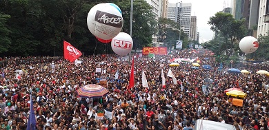 Av. Paulista lotada em 15 de maio pela educação