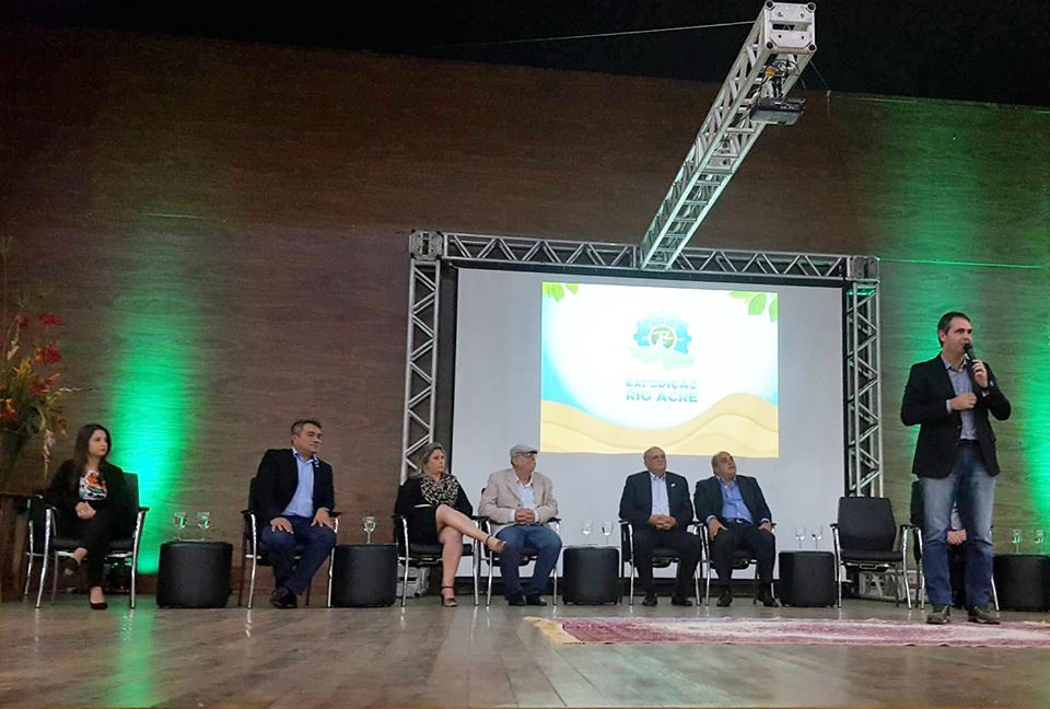 O prefeito de Rio Branco, Marcus Alexandre, fala durante a abertura do Fórum de Engenharia e Desenvolvimento. Foto: Rita Casaro