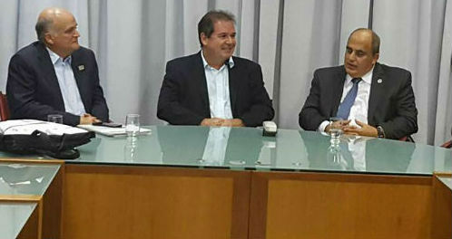 Murilo Pinheiro, Tião Viana e Sebastião Fonseca durante visita ao governador. Foto: Rita Casaro