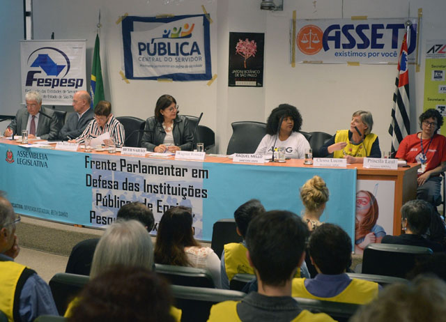 O diretor Allen Habert (à esq.) no lançamento da Frente Parlamentar em Defesa das Instituições Públicas de Ensino. Foto: José Antônio Teixeira / Alesp.