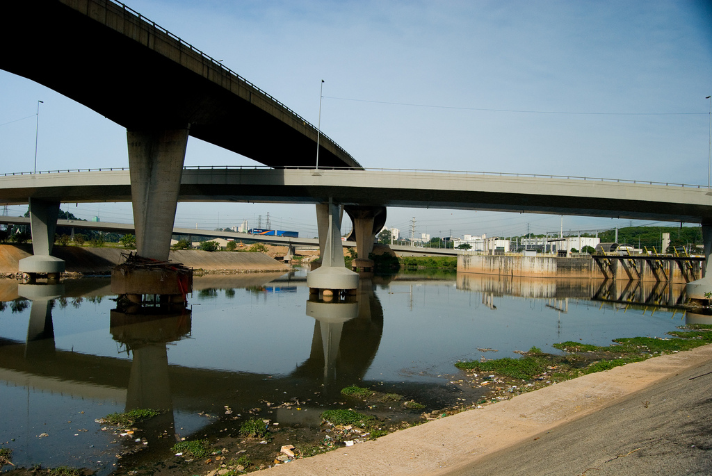 O rio Tietê continua altamente poluído e a recuperação total é um processo longo, disse PNUMA. Foto: Fernando Mafra.