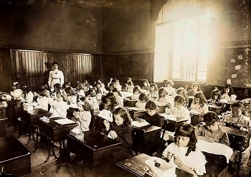 Foto: Meninas têm aula de costura na Escola Caetano de Campos, em São Paulo.(Foto de arquivo da escola;CRE Mário Covas).