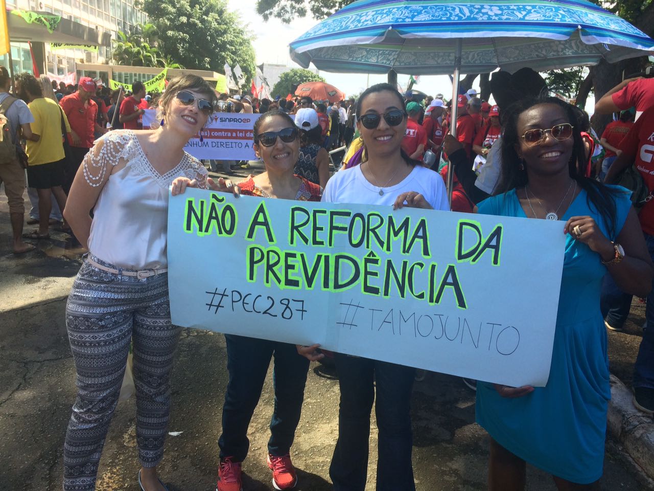 Equipe da FNE marca presença no ato em Brasília. 