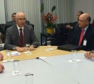 Presidente da FNE, Murilo Pinheiro (à direita), e o vice-presidente do TST, na assinatura do ACT 2015 dos engenheiros da Eletrobrás. Foto: Jonas Matos