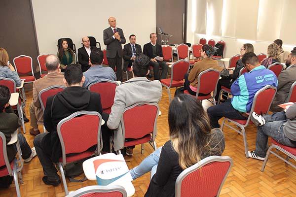 Murilo Pinheiro fala durante aula inaugural do novo curso do Isitec